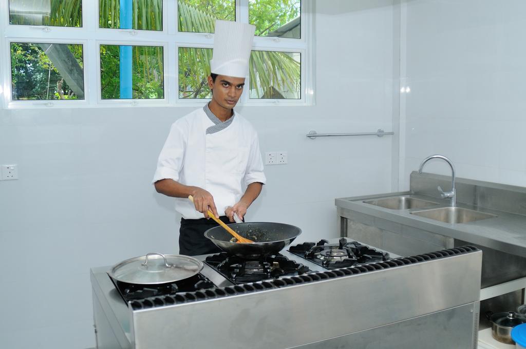Ariston Dhangethi Inn Exterior photo